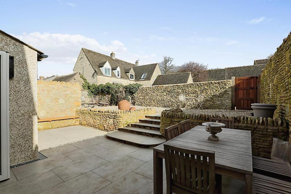 Luxury Cotswold Cottage With Hot Tub In Stow On The Wold! Exterior foto