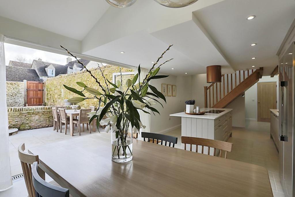 Luxury Cotswold Cottage With Hot Tub In Stow On The Wold! Exterior foto